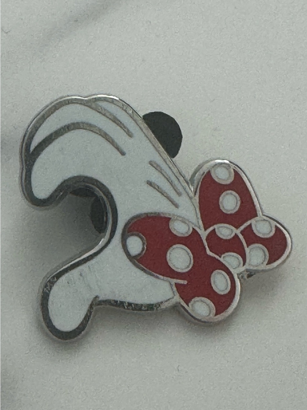 5/$25 Disney Minnie Mouse Right Hand Glove Pin